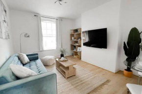Bright & Contemporary Shoreditch Apartment